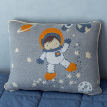 Imagem do produto Almofada Decorativa Astronauta em Tricot Cinza