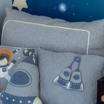 Imagem do produto Almofada Decorativa em Malha Jacquard com Friso em Tricot Amarelo